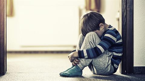 Βόλος: μαμά χτυπούσε το 9χρονο αγοράκι της με μαστίγιο αλόγου